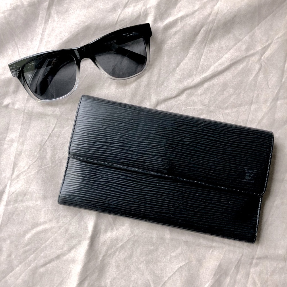 Authentic Louis Vuitton Women’s Epi Leather Wallet